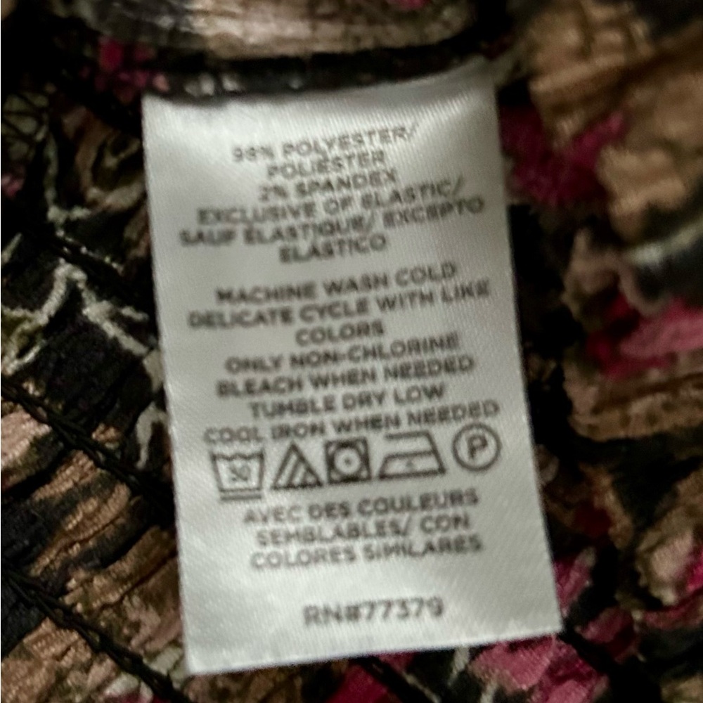 Ann Taylor Factory Floral Smocked Waist Top Size Small - Picture 3 of 3